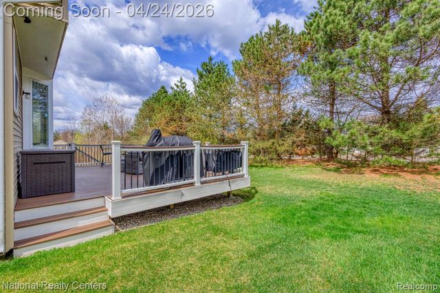 18 Wildrose Drive, White Lake, MI 48386