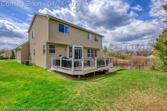18 Wildrose Drive, White Lake, MI 48386