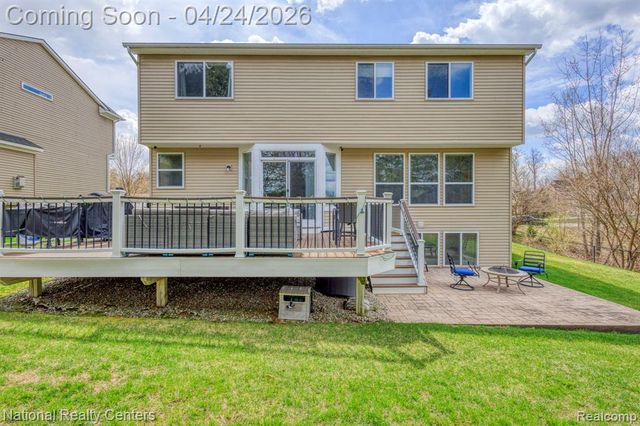 18 Wildrose Drive, White Lake, MI 48386