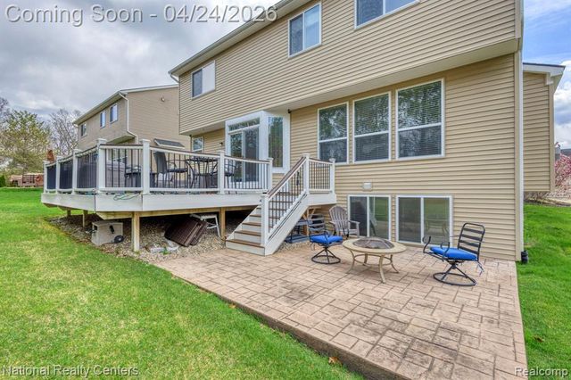 18 Wildrose Drive, White Lake, MI 48386