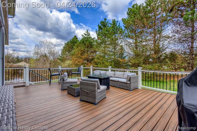 18 Wildrose Drive, White Lake, MI 48386
