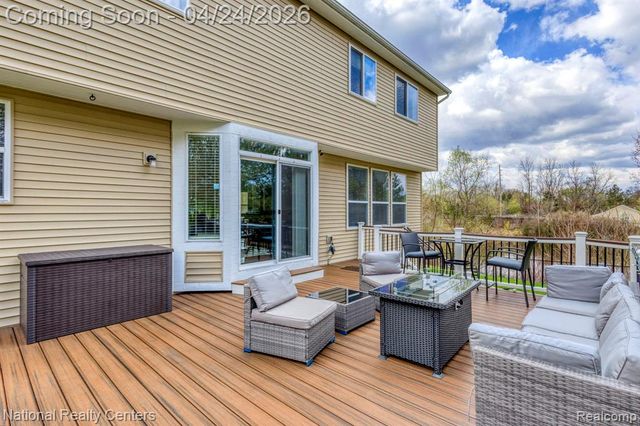18 Wildrose Drive, White Lake, MI 48386