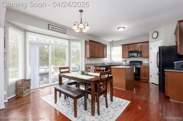 18 Wildrose Drive, White Lake, MI 48386