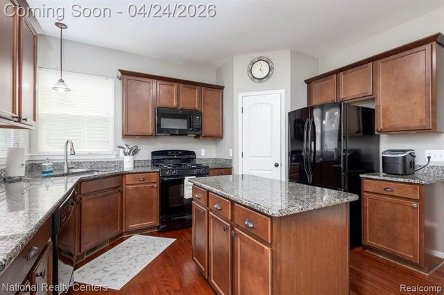18 Wildrose Drive, White Lake, MI 48386
