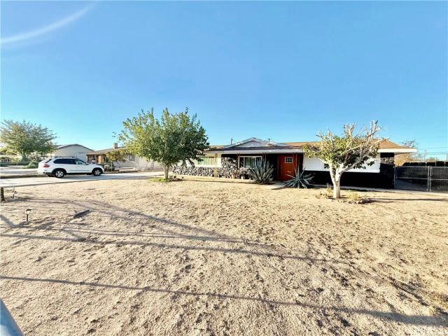 21868 Isatis Avenue, Apple Valley, CA 92307