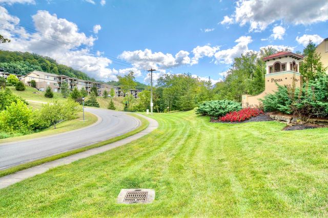 2361 Rolling Hills Drive, Covington, KY 41017