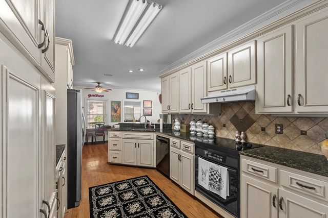 608 Jamestown Blvd, Dothan, AL 36301