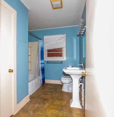 605 8th St, Lockport, LA 70374