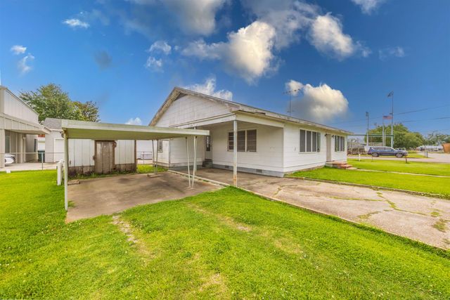 605 8th St, Lockport, LA 70374
