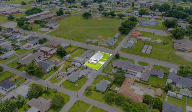 605 8th St, Lockport, LA 70374