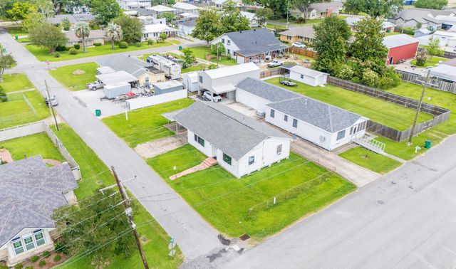 605 8th St, Lockport, LA 70374