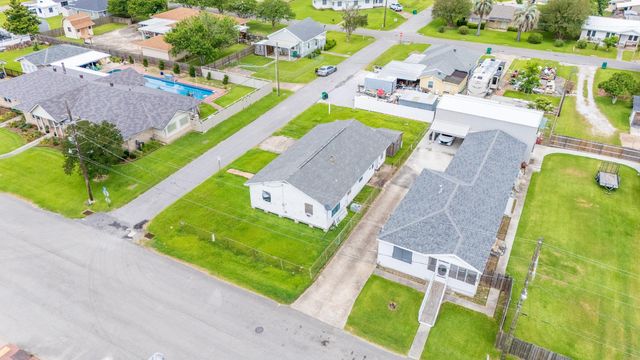 605 8th St, Lockport, LA 70374