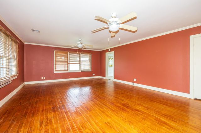 605 8th St, Lockport, LA 70374