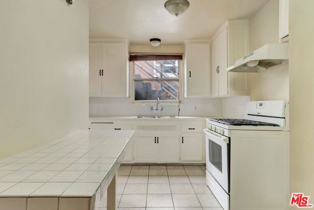 3725 S Victoria Avenue, Los Angeles, CA 90016