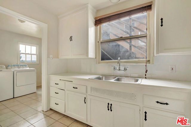 3725 S Victoria Avenue, Los Angeles, CA 90016