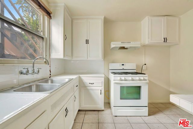 3725 S Victoria Avenue, Los Angeles, CA 90016