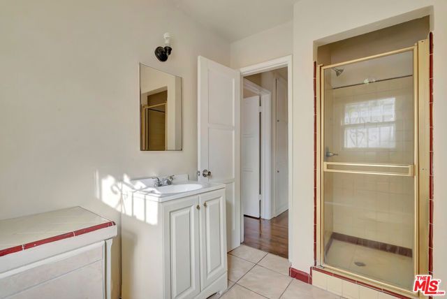 3725 S Victoria Avenue, Los Angeles, CA 90016