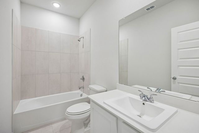 480 Hocking Hills Drive, Waxahachie, TX 75165