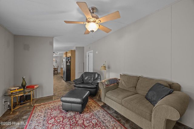 291 Meadow Lane, Burgaw, NC 28425