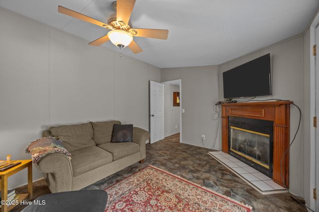 291 Meadow Lane, Burgaw, NC 28425