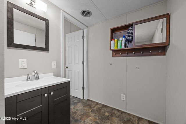 291 Meadow Lane, Burgaw, NC 28425