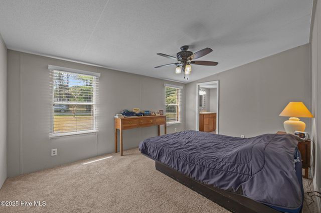 291 Meadow Lane, Burgaw, NC 28425