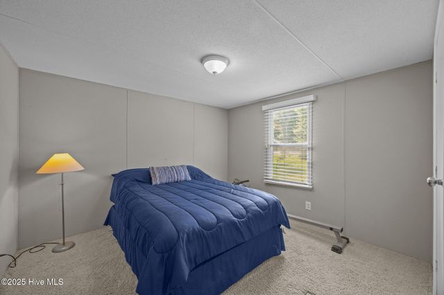 291 Meadow Lane, Burgaw, NC 28425