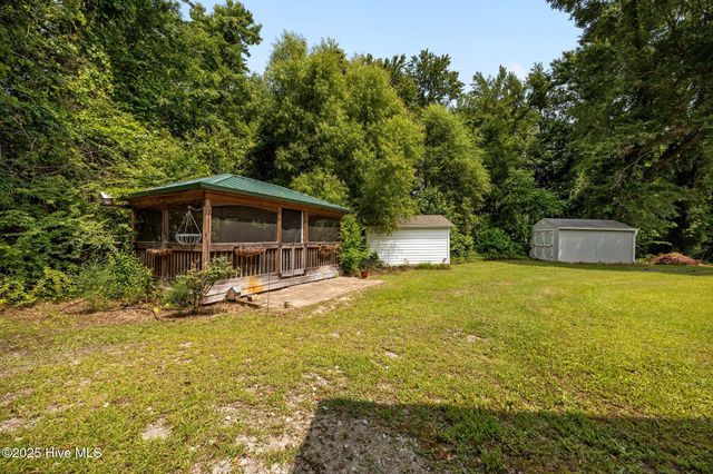 291 Meadow Lane, Burgaw, NC 28425