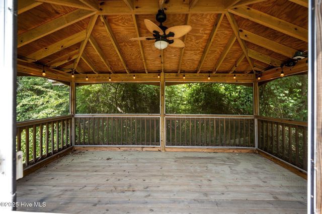 291 Meadow Lane, Burgaw, NC 28425