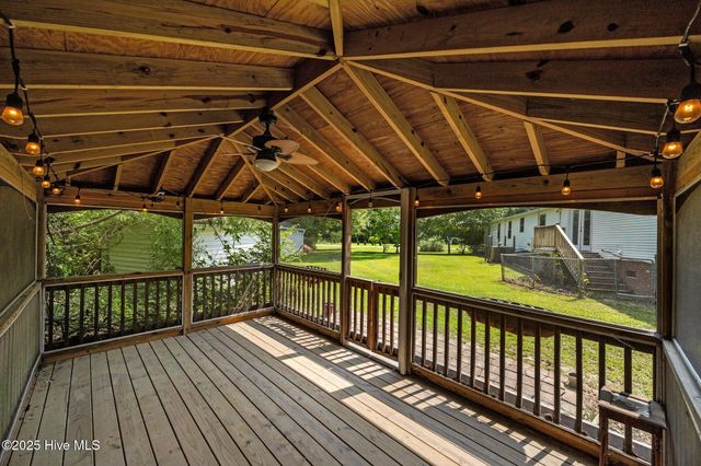 291 Meadow Lane, Burgaw, NC 28425
