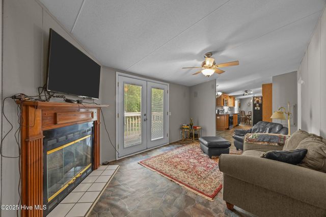 291 Meadow Lane, Burgaw, NC 28425