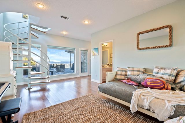 5123 W Bayshore Drive, Bacliff, TX 77518