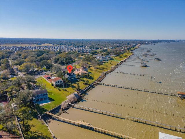 5123 W Bayshore Drive, Bacliff, TX 77518