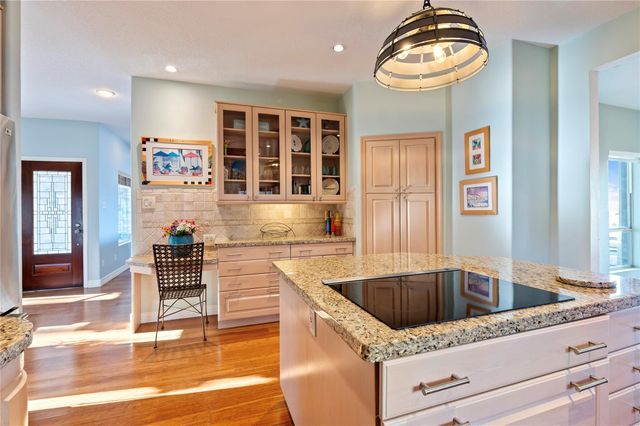 5123 W Bayshore Drive, Bacliff, TX 77518