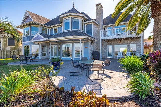 5123 W Bayshore Drive, Bacliff, TX 77518