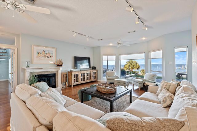 5123 W Bayshore Drive, Bacliff, TX 77518