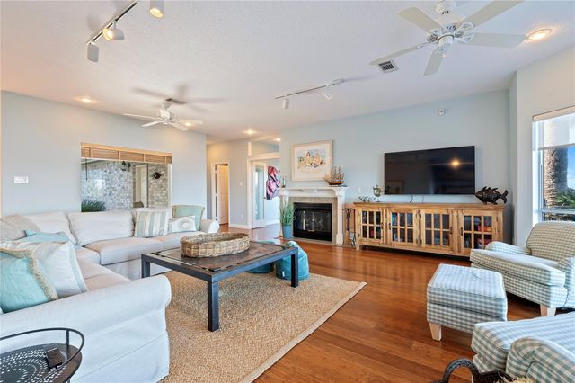 5123 W Bayshore Drive, Bacliff, TX 77518