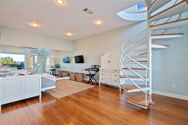 5123 W Bayshore Drive, Bacliff, TX 77518