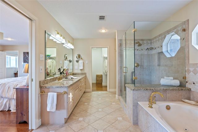 5123 W Bayshore Drive, Bacliff, TX 77518