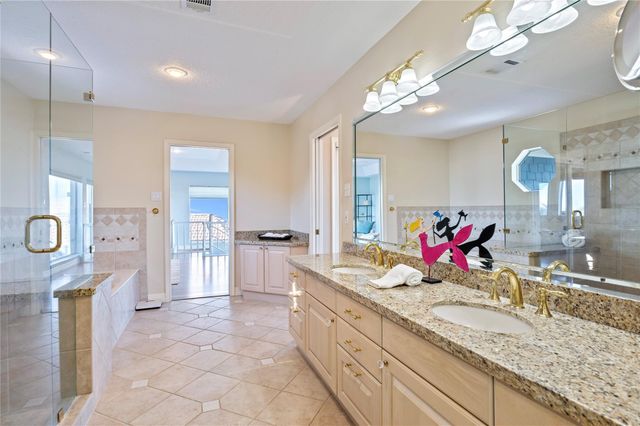 5123 W Bayshore Drive, Bacliff, TX 77518