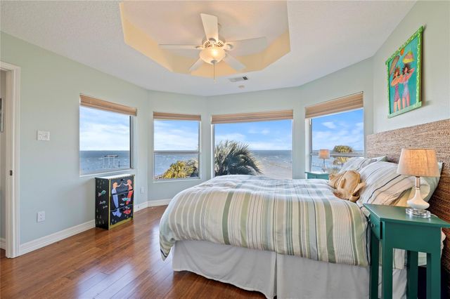 5123 W Bayshore Drive, Bacliff, TX 77518