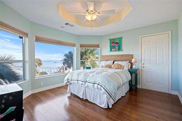 5123 W Bayshore Drive, Bacliff, TX 77518