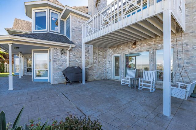 5123 W Bayshore Drive, Bacliff, TX 77518