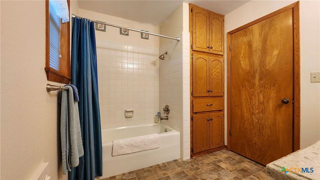 847 Oliver Road, Victoria, TX 77904