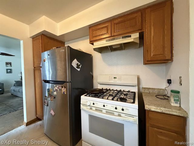 395 W Elza Avenue, Hazel Park, MI 48030