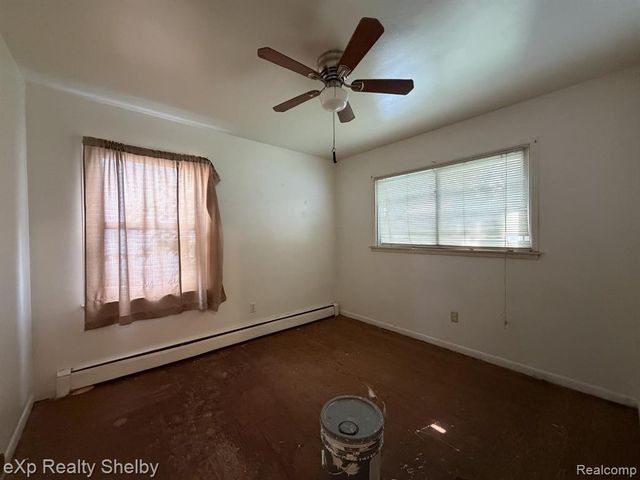 395 W Elza Avenue, Hazel Park, MI 48030