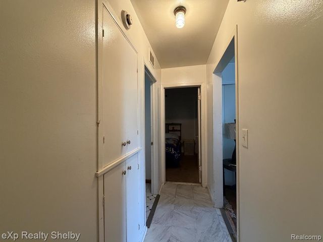 395 W Elza Avenue, Hazel Park, MI 48030