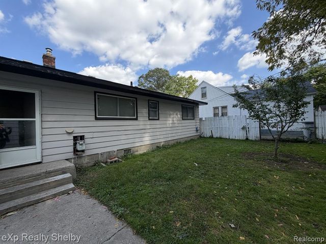 395 W Elza Avenue, Hazel Park, MI 48030
