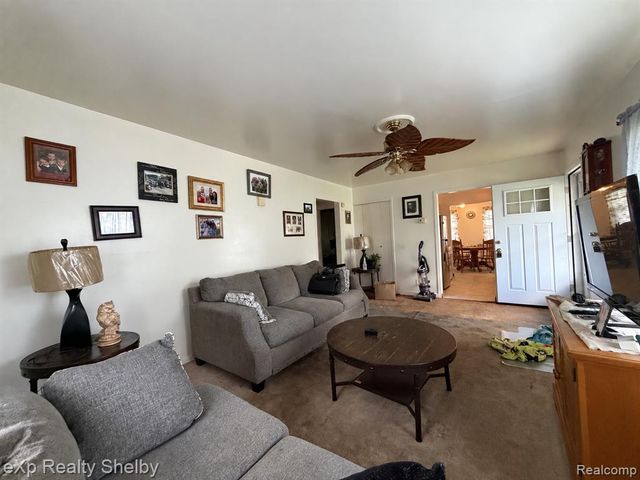 395 W Elza Avenue, Hazel Park, MI 48030