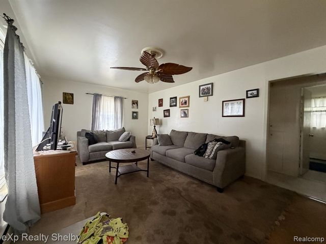 395 W Elza Avenue, Hazel Park, MI 48030